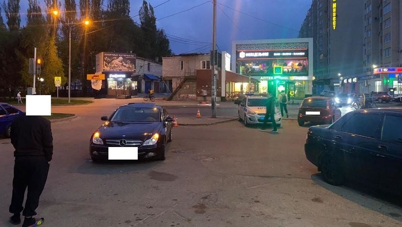 Иномарка сбила мать с ребёнком на парковке в Ставрополе